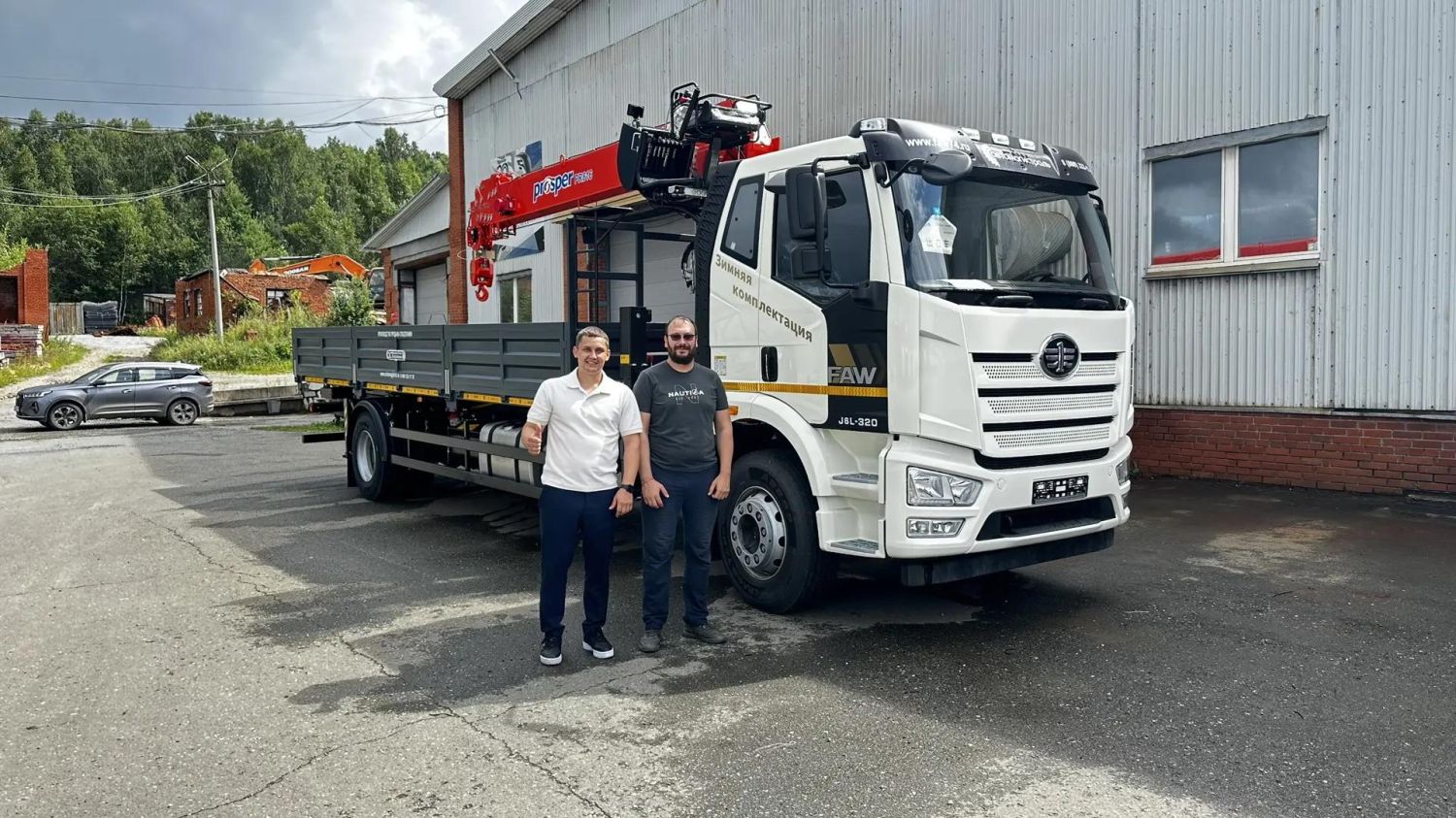 Передан автомобиль!   Бортовой с КМУ Prosper PR816 на шасси FAW J6L отправился для дальнейшей работы на строительных площадках.