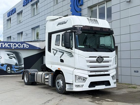 Тягач НИЗКОРАМНЫЙ J7