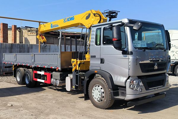 Бортовой автомобиль HOWO ТХ 6X4 с КМУ