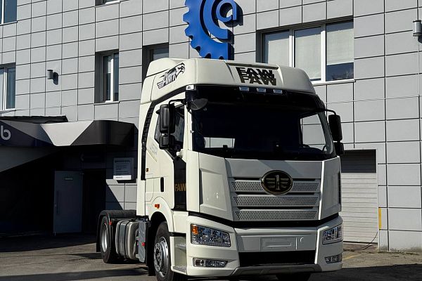 Тягач FAW J6P 4х2