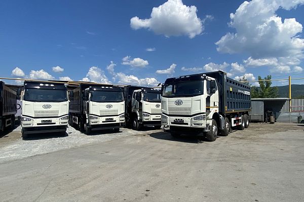 Самосвал FAW J6 8х4