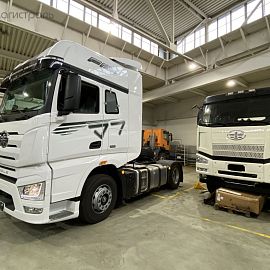 Грузовики FAW в сервисном центре